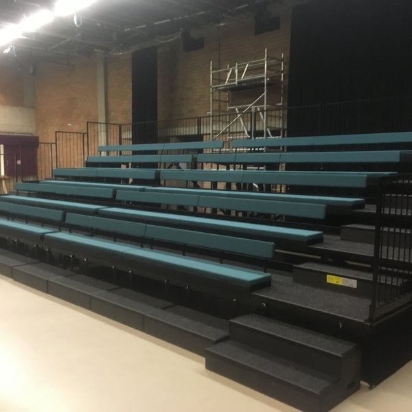 Teleskopische Tribune | VGC Brussels | COS Tribune